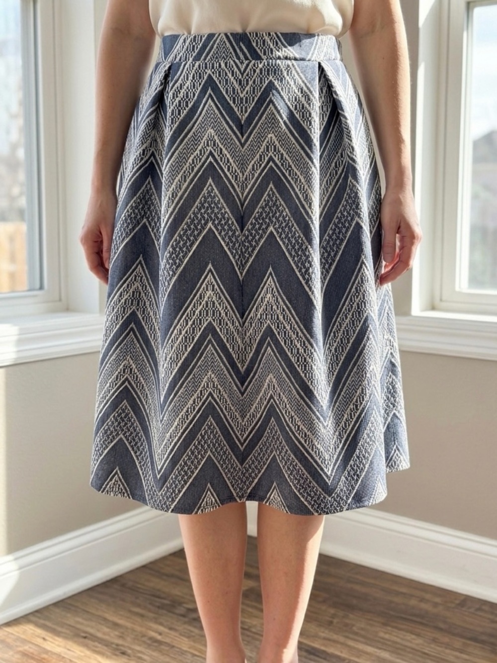 Joe B Blue White Chevron Jacquard A-Line Skirt L Textured Boho Pleated LIKE NEW